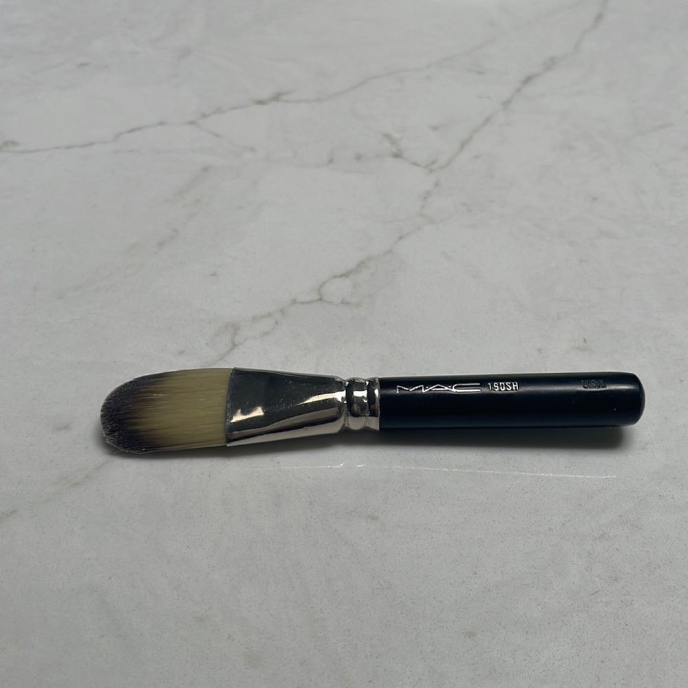 MAC 190SH Foundation Brush